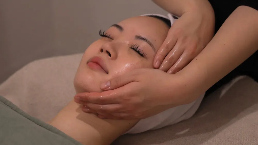 salon disis のフェイシャル施術