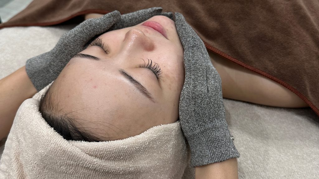 表情筋を動かす「EMSフェイシャル」